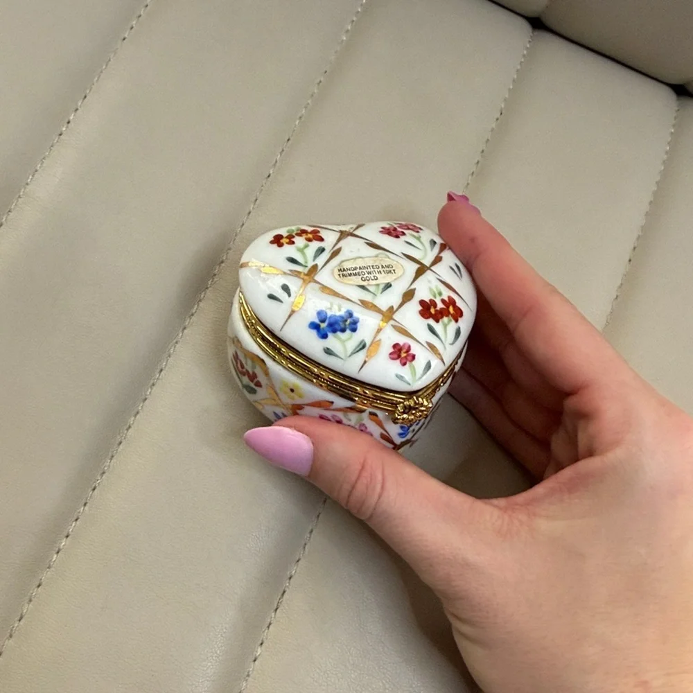 Formalities by Baum Bros Heart Trinket Box Hand Painted 10KT Gold Trim Floral